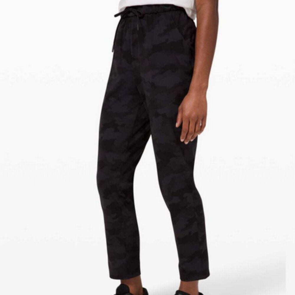 Lululemon Keep Moving Pant 7/8 High Rise Heritage Camo Deep Coal Size 6